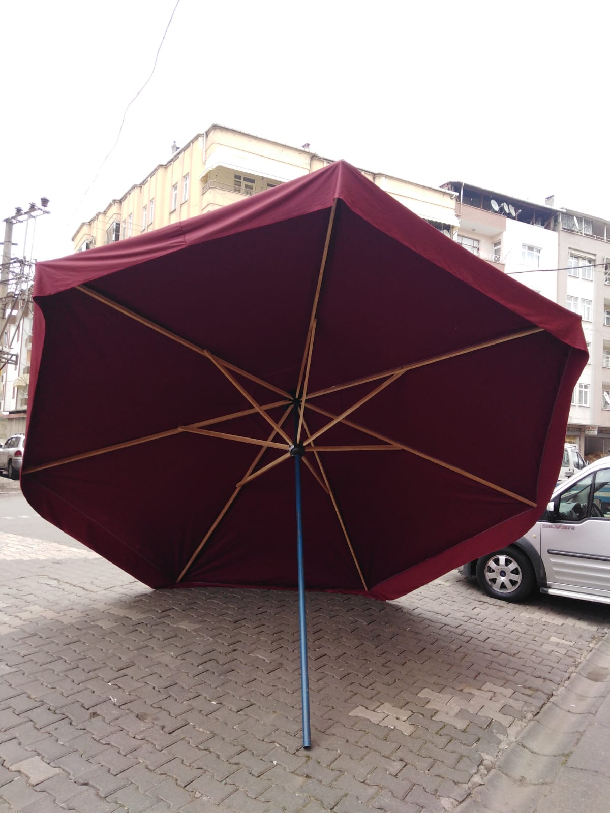pazarcı şemsiyesi bordo model açık çelik gövde ahşap kol