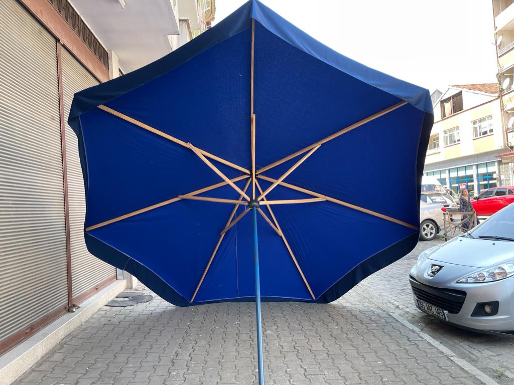 pazarcı şemsiyesi mavi model açık duruş profesyonel ürün görünümü